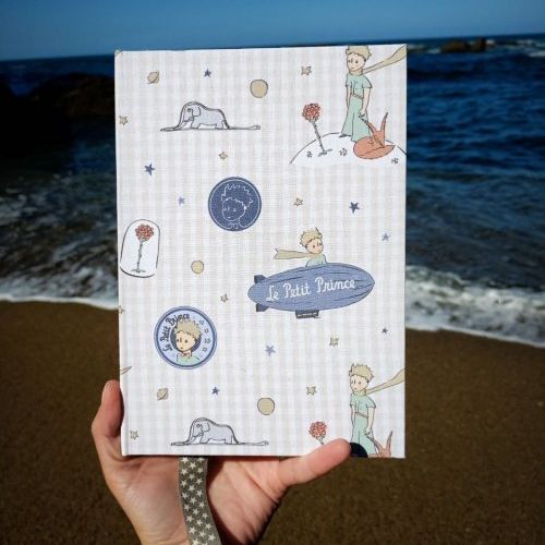 CUADERNO A5 FORRO EN TELA, 144 HOJAS PUNTEADO CUADERNO A5 FORRO EN TELA, 144 HOJAS PUNTEADO