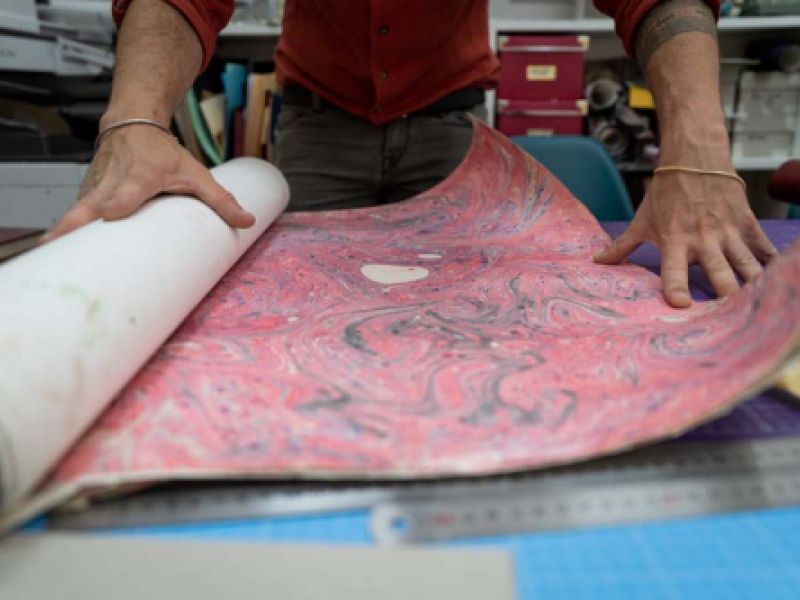 Preparación del papel seleccionado para la personalización Preparación del papel seleccionado para la personalización